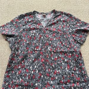 Barco élan Gray and Red Patterned Scrub Top